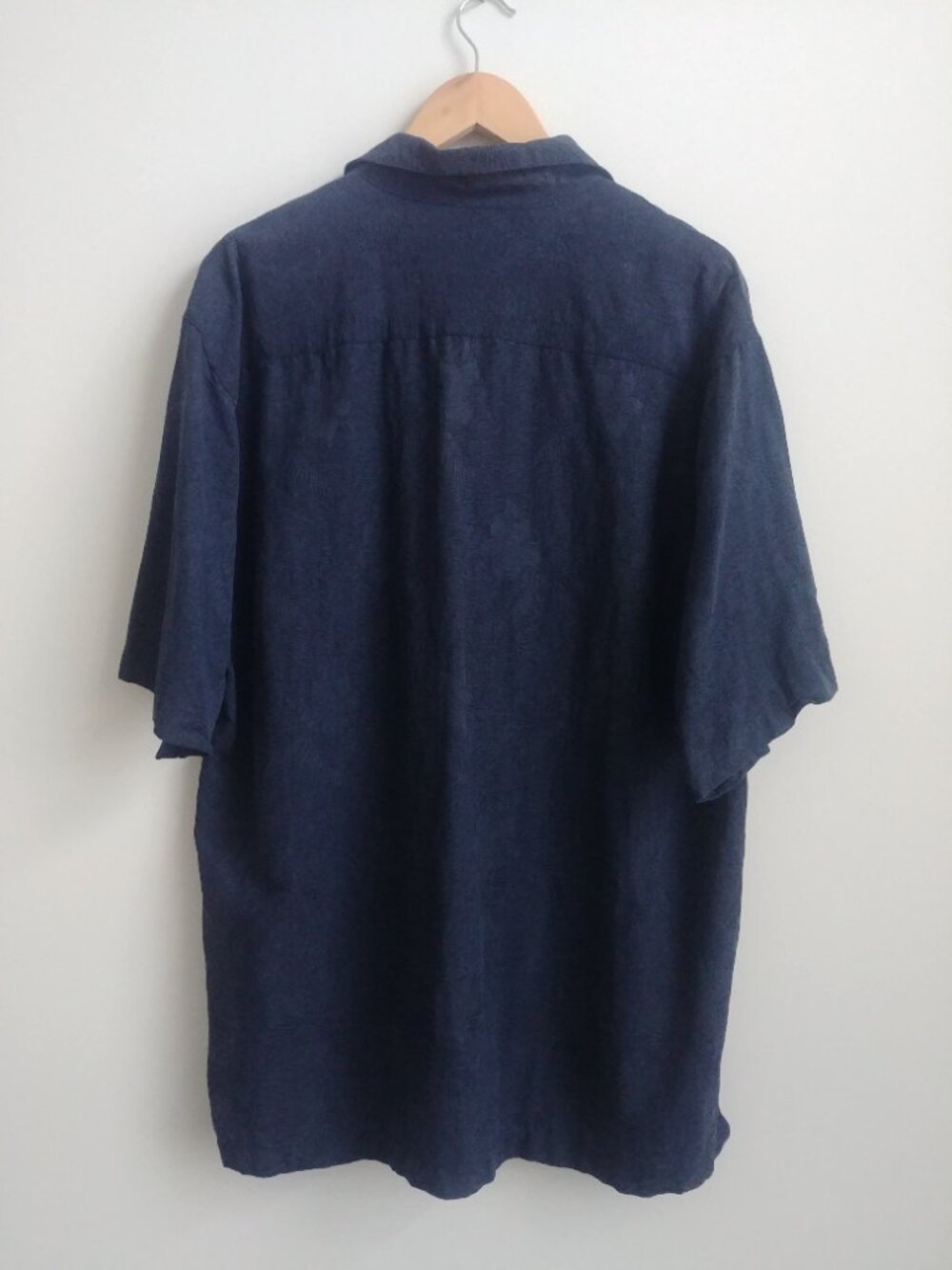 Tommy Bahama Men's Large 100% silk short sleeve button down shirt dark navy blue - Picture 5 of 14